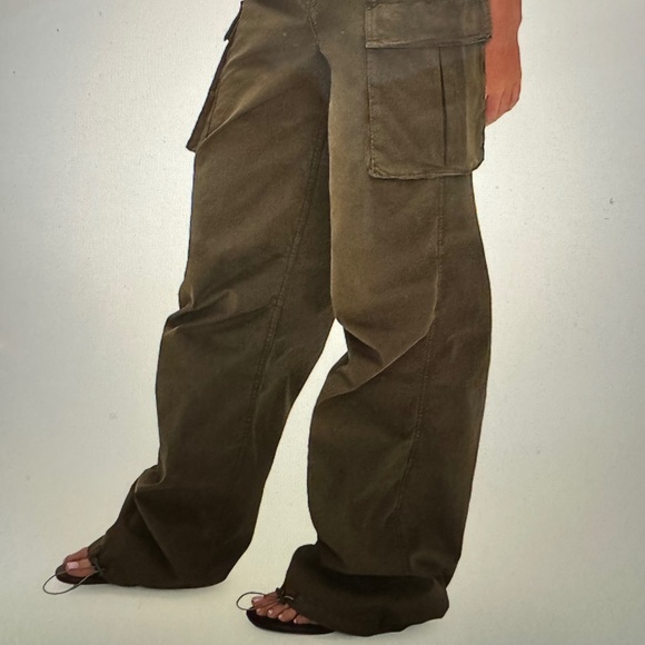 Good American Baggy Cargo Pants - Picture 4 of 4